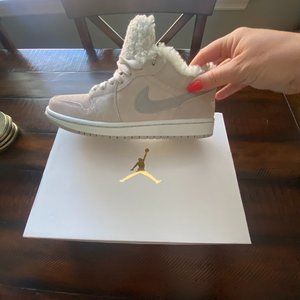 Air Jordan 1 Low Sherpa Fleece Women’s | Grey